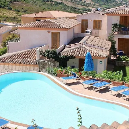 Con Piscina A A 1500 M Dal Mare