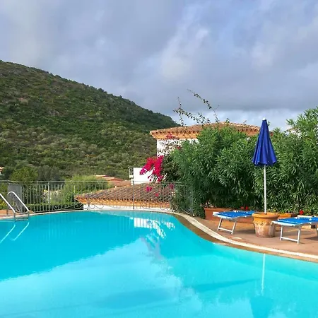 Con Piscina A A 1500 M Dal Mare 3*