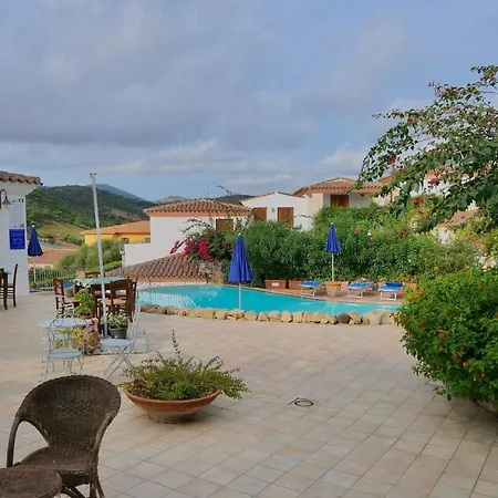 Hotel apartamentowy Con Piscina A A 1500 M Dal Mare *