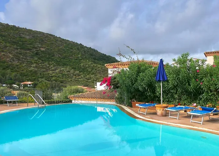 Con Piscina A A 1500 M Dal Mare 3*