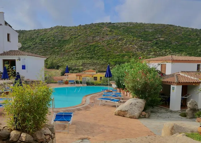 Con Piscina A A 1500 M Dal Mare