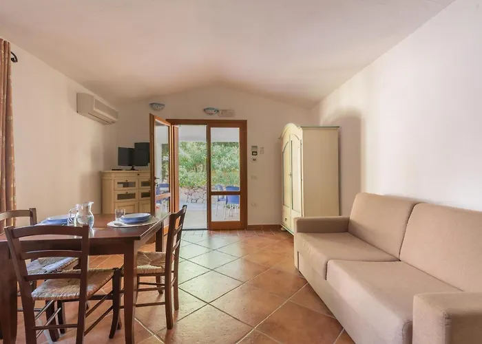 Con Piscina A A 1500 M Dal Mare Aparthotel 3*