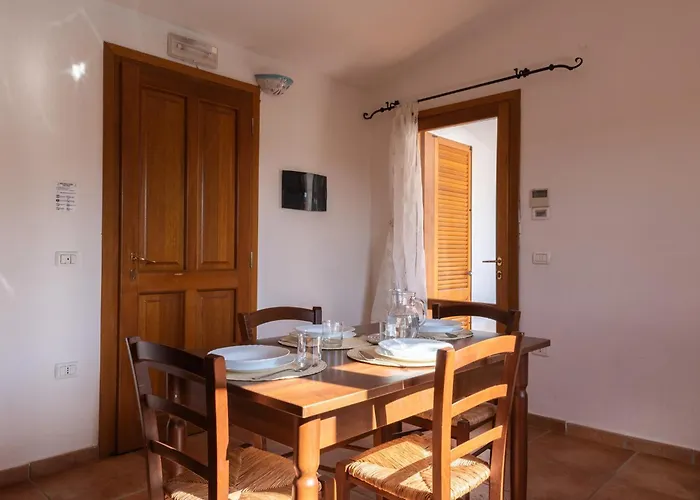 Con Piscina A A 1500 M Dal Mare 3* Tanaunella